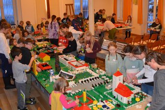 Faszination Lego: Kinder im Erzgebirge bauen Stadt aus mehr als 100.000 Spielsteinen - Die Kinder-Lego-Tage waren ein voller Erfolg. Mehr als 100.000 Spielsteine konnten für die große Stadt verbaut werden.