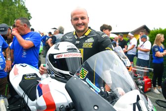 Faszination Straßenrennsport: Über welches Erfolgserlebnis sich ein Hohenstein-Ernstthaler beim IRRC in Horice besonders freute - Motorradrennfahrer Nico Müller aus Hohenstein-Ernstthal hatte beim Rennen im tschechischen Horice besonders viel Grund zur Freude.