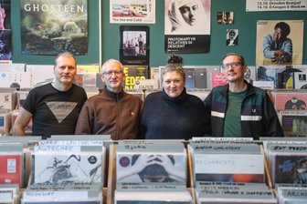 Faszination Vinyl: Chemnitzer Schallplattenladen unter den zehn besten Deutschlands - Das Gewinner-Team aus Chemnitz: René Thierfelder, Silvio und Ibolya Spree und Jörg Krumpelt.