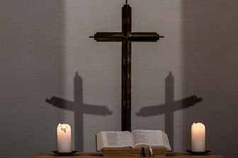 „Fatales Signal“: Katholische Bistümer lösen Missbrauchskommission auf - Aufarbeitung für die Katz? - Die Kommission, die sexuellen Missbrauch unter anderem im Bistum Dresden-Meißen aufarbeiten sollte, ist aufgelöst. Wie geht es nun weiter mit der geplanten Missbrauchsstudie?