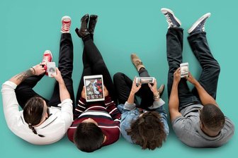 Faule Generation Z? "Wir wissen ja gar nicht, ob die Älteren früher wirklich so fleißig waren" - Einmal Entspannung, bitte. 
