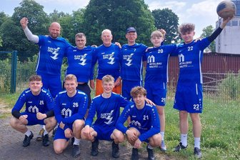 Faustballer mit kühlem Kopf: Blau-Weiß Gersdorf sichert sich den Bezirksmeistertitel - Blau-Weiß Gersdorf II wurde ungeschlagen Faustball-Bezirksmeister.