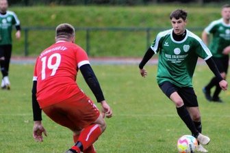 Favoritenrollen sind klar verteilt - Brandon Sandner (rechts) traf für die SpVgg Grünbach-Falkenstein beim 5:1 gegen den Leubnitzer SV viermal.