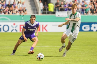 FC Erzgebirge Aue: Auf Pokalniederlage folgt Sachsenderby – „Nicht den Kopf in den Sand stecken“ - Der FC Erzgebirge Aue mit Maxim Burghardt (links) trifft am Freitagabend auf Dynamo Dresden. Die Landeshauptstädter sind nach einem 2:0-Sieg über Fortuna Düsseldorf auch im DFB-Pokal eine Runde weiter.