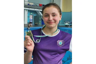 FC Erzgebirge Aue bietet hochkarätiger Konkurrenz die Stirn – Bronze als besonderer Lohn - Bronze über 200 Meter Brust: Lina Waldenburger vom FC Erzgebirge Aue war erfolgreichste Schwimmerin der Veilchen bei der offenen Landesmeisterschaft in Leipzig.