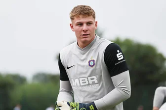 FC Erzgebirge Aue verlängert mit Torhütertalent - Max Uhlig hält seinem Herzensverein die Treue.