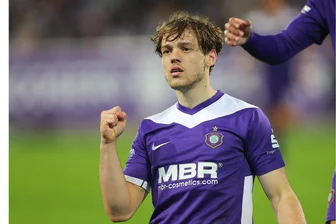 FC Erzgebirge Aue: Bleibt der Traumtorschütze den Veilchen erhalten? - Aues Mika Clausen feiert sein Tor zum 2:1 gegen Dortmund.