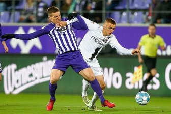 FC Erzgebirge Aue fährt zum ersten Endspiel nach Hannover - Energischen Einsatz wie in dieser Szene von Gaetan Bussmann (l.; im Duell mit dem Ingolstädter Filip Bilbija) will der Teamchef sehen. 