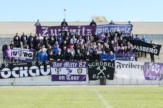 FC Erzgebirge Aue: Fantreffen in Spanien - Im Trainingslager im spanischen Torre-Pacheco nahmen sich die Veilchen Zeit für ihre Fans.