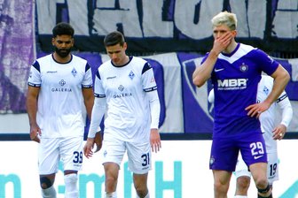 FC Erzgebirge Aue gerät nach zwei Niederlagen so langsam in die Bredouille - Linus Rosenlöcher wirkte nach dem 0:1-Gegentreffer am Sonntag ratlos.