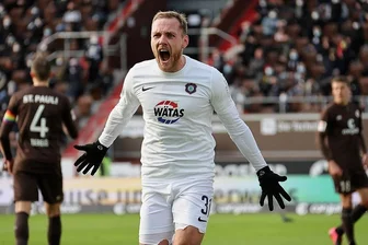 FC Erzgebirge Aue holt Punkt beim Tabellenführer - Ben Zolinski bejubelt nach 17 Minuten das 1:0 für die Auer. Für ihn war es der erste Treffer nach 32 Zweitligaspielen ohne Torerfolg.