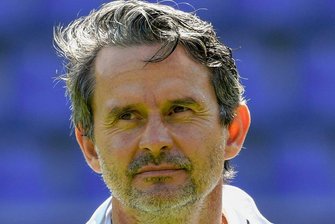 FC Erzgebirge Aue löst Vertrag mit Cheftrainer Dirk Schuster auf - 