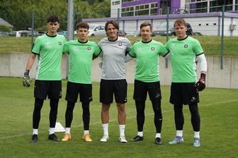 FC Erzgebirge Aue: Lord bleibt, Kips muss gehen - Das Torwartteam des FC Erzgebirge Aue (von links): Louis Lord, Theo Kretschmer, Torwarttrainer Georgios Berneanou, Martin Männel und Max Uhlig.
