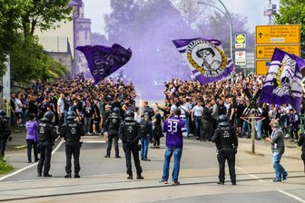 FC Erzgebirge Aue: Mit einem Fanmarsch zum neuen Zuschauerrekord? - In den letzten Jahren veranstalteten die FCE-Anhänger stets einen Fanmarsch – so auch diesmal.