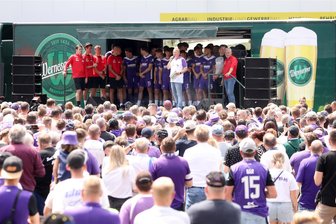 FC Erzgebirge Aue ohne Franco Schädlich im Trainingslager – ab Montag dafür mit weiterem Neuzugang - Am Samstag wurde die Mannschaft den Fans vorgestellt, am Sonntag reiste sie ins Trainingslager.