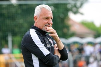 FC Erzgebirge Aue: Pavel Dotchev und die Suche nach der Startelf - Seine Jungs machen es ihm nicht einfach: Aues Cheftrainer Pavel Dotchev ist noch immer auf der Suche nach einer Stammformation. 