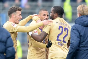 FC Erzgebirge Aue punktet beim Aufstiegskandidaten Kiel - Cacutalua (Mitte) traf zweimal für Aue.