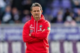           Aues Trainer Dirk Schuster