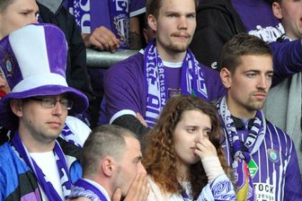 FC Erzgebirge Aue steigt nach 2:2 in Heidenheim ab - Enttäuschung bei den Auer Fans: Die Veilchen steigen ab.