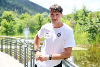 FC Erzgebirge Aue: Stürmer Ricky Bornschein kämpft gegen Krebs - Ricky Bornschein, Mittelstürmer beim FC Erzgebirge Aue, hat sich einer Operation unterzogen. Bei ihm war Krebs diagnostiziert worden.