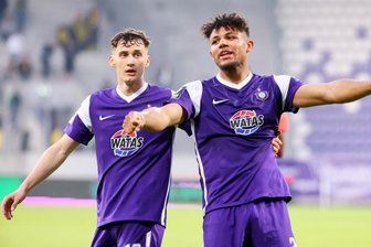FC Erzgebirge Aue: Trikotsponsoren für neue Saison stehen fest - Beim 3:3 gegen Borussia Dortmund II schnürte FCE-Stürmer Paul-Philipp Besong einen Doppelpack. Mit ihm jubelt Teamkollege Omar Sijaric (19, Aue). Auf der Brust: Das Logo der Wärmetauscher Sachsen GmbH. In der kommenden Drittliga-Saison werden die Veilchen mit einem neuen Trikotsponsor auflaufen.