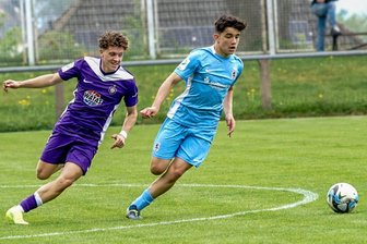 FC Erzgebirge Aue: U-19-Fußballer zwischen Verletzungspech und Ausrufezeichen - Leo Dohle (l.) im Zweikampf mit einem Gegenspieler des TSV 1860 München.