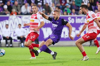 FC Erzgebirge Aue: „Unser Budget ist begrenzt“ - Diese Spieler sollen den Verein noch verlassen - Angreifer Luc Elsner, hier in Aktion beim Drittligaspiel gegen den SSV Jahn Regensburg, sucht sich einen neuen Verein.