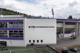 FC Erzgebirge Aue verkauft Recht am Stadionnamen: Zwei Tage vorm Deal wusste im Kreistag keiner etwas davon - Das Erzgebirgsstadion in Aue wird künftig den Eins-Schriftzug tragen.