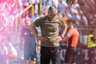 FC Erzgebirge Aue: Wie groß ist der Druck vor der englischen Woche, Herr Härtel? - Jens Härtel will mit einem Sieg in die englische Woche starten.