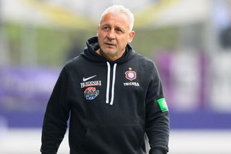 Aues Trainer Pavel Dotchev.