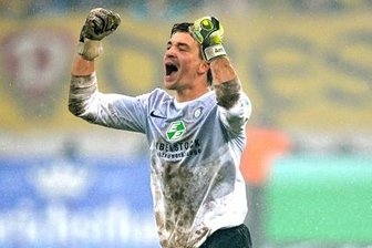 FC Erzgebirge: Deshalb ist Martin Männel "Mister Sachsenderby" - 10. November 2013: Martin Männel bejubelt den 1:1-Ausgleichstreffer in der Nachspielzeit von René Klingbeil im Rudlf-Harbig-Stadion.