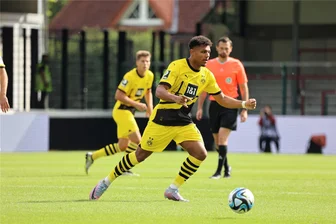 FC Erzgebirge: Diesen Spieler hätte Aues Trainer liebend gern behalten - Für den FC Erzgebirge Aue erzielte Paul-Philipp Besong in der vergangenen Saison in 31 Drittligaeinsätzen fünf Tore. Seit Sommer 2023 steht er bei Borussia Dortmund unter Vertrag.