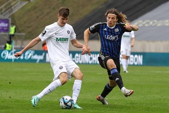 FC Erzgebirge: Ein großer Traum und viele Schicksalsschläge für Aue-Debütant Finn Hetzsch - Finn Hetzsch bei seinem Profidebüt für die Veilchen am 29. Spieltaggegen Saarbrücken.
