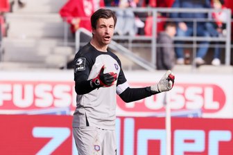 FC Erzgebirge: Männels Flugkopfball rettet einen Punkt beim Tabellenführer - Aue-Torwart Martin Männel.