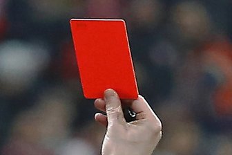 FC Erzgebirge sieht zu oft rot - Viermal haben Spieler des FC Erzgebirge in dieser Saison schon die Rote Karte gesehen. Daraus resultierten insgesamt 17 Spiele Sperre für die "Sünder". 
