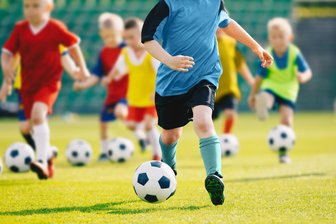 FC Sachsen Werdau bietet kleinen Kickern eine große Bühne: Zum dritten Pfingstcup werden 40 Mannschaften erwartet - Etwa 400 Nachwuchsfußballer werden über Pfingsten zu den Turnieren des FC Sachsen 90 Werdau erwartet.