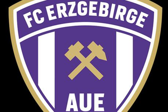 FCE-Präsident stellt überarbeitetes Wappen vor -
