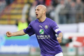 FCE startet Voting: Wer sind die elf besten Aue-Spieler aller Zeiten? - Kandidat für die „Aue-Elf aller Zeiten?“ Publikumsliebling Skerdilaid Curri trug mehr als 240-mal das Veilchen-Trikot.