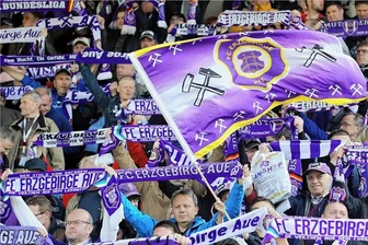 FCE: Wismutlegenden richten den Blick nach vorn - Die Fans wünschen sich wieder bessere Zeiten für ihren FC Erzgebirge Aue.