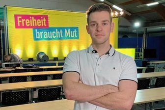FDP geht auf Kandidatensuche auch für den Kreis - Im Döbelner Sport- und Freizeitzentrum WelWel werden am Samstag 250 Delegierte zum Landesparteitag der FDP erwartet. Generalsekretär Philipp Hartewig bereitete sich hier am Freitag auf den Parteitag vor.