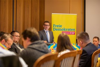 FDP im Vogtland nach Wahlschlappe: „Kampfansage“ - FDP-Kreischef Jeremy Ziron wertete das Ergebnis der Landtagswahl mit dem Kreisverband aus.