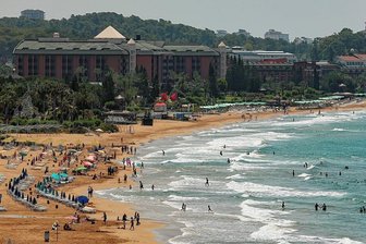 Fehlender Krankenschutz im Ausland: Wenn der Traumurlaub zum Albtraum wird - Die Chemnitzerin Gabriele Elsmann hatte am Strand in der Türkei entspannen wollen. Jetzt liegt sie in einer Privatklinik in Antalya im künstlichen Koma - und die Tochter fürchtet sich vor hohen Arztrechnungen.