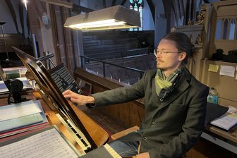 Fehlender Nachwuchs könnte zu stillem Weihnachtsgottesdienst in Ringethal führen - Elias Bixl ist Nachwuchsorganist in Sachsen.