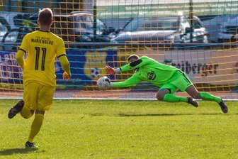 Fehler eiskalt bestraft: Oberliga-Aufsteiger Marienberg geht auswärts erneut leer aus - Motor-Keeper Sandro Breitfeld hatte gegen die beste Offensive der Liga weniger zu tun als vielleicht befürchtet, musste aber dennoch viermal hinter sich greifen. Foto: Kristian Hahn