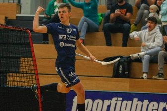 Fehlstart wird schnell ausgebügelt - Jubelfaust vorn, Jubelfäuste hinten: Ruben Schaaf markierte für die Floor Fighters Chemnitz gegen SC DHfK Leipzig zwei Tore.