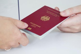 Feiertag: Bürgeramt Zwickau ändert Servicezeiten - Veränderungen gibt es auch bei Reisepässen für Kinder.