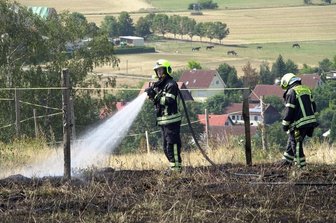 Feldbrand in Euba - Das schnelle Eingreifen der Feuerwehr brachte den Brand schnell unter Kontrolle.