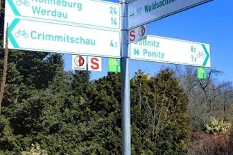 Feldweg wird zu Radweg ausgebaut - Wegweiser für Radfans im Crimmitschauer Ortsteil Gosel.