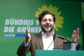 Felix Banaszak in Freiberg: Grünen-Co-Chef sucht Gespräch mit Bürgern - Der Co-Bundesvorsitzende von Bündnis 90/Die Grünen, Felix Banaszak, kommt nach Freiberg.