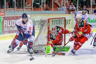 Felix Thomas bleibt bei den Eispiraten: "Mit Trainer Jussi Tuores wird etwas aufgebaut" - Verteidiger Felix Thomas hält den Eispiraten die Treue.